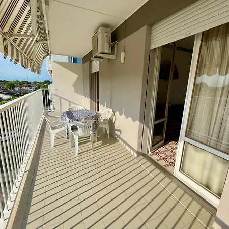 Luminous Flat With Terrace 250m From The Sea *